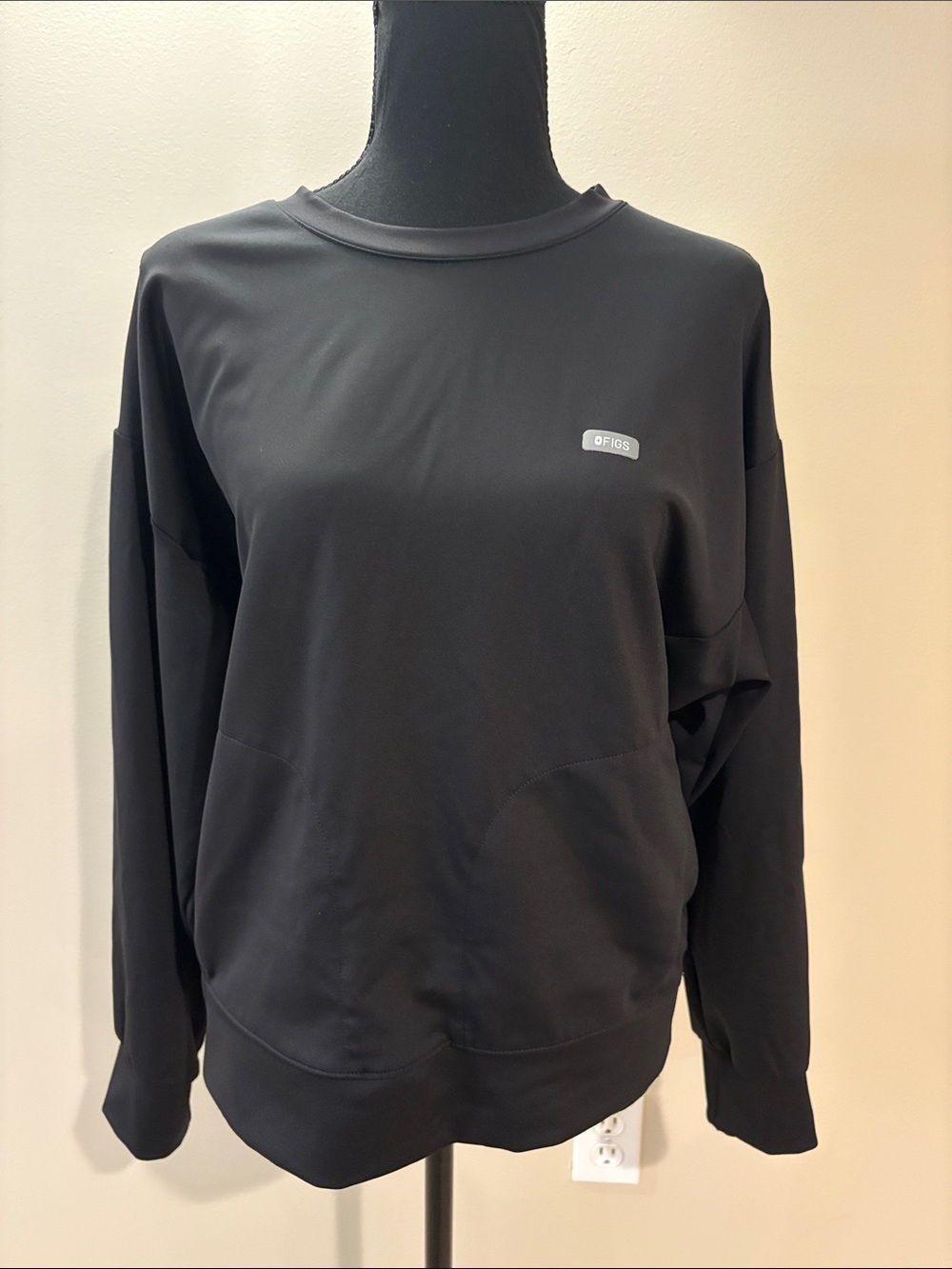 FIGS Women’s Black Crewneck Pullover - Picture 8 of 8